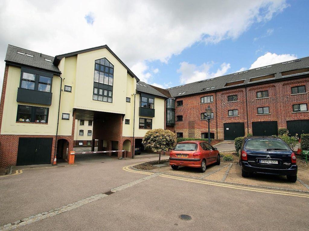 1 bed flat to rent in Percival Court, Stansted Road, Stortford