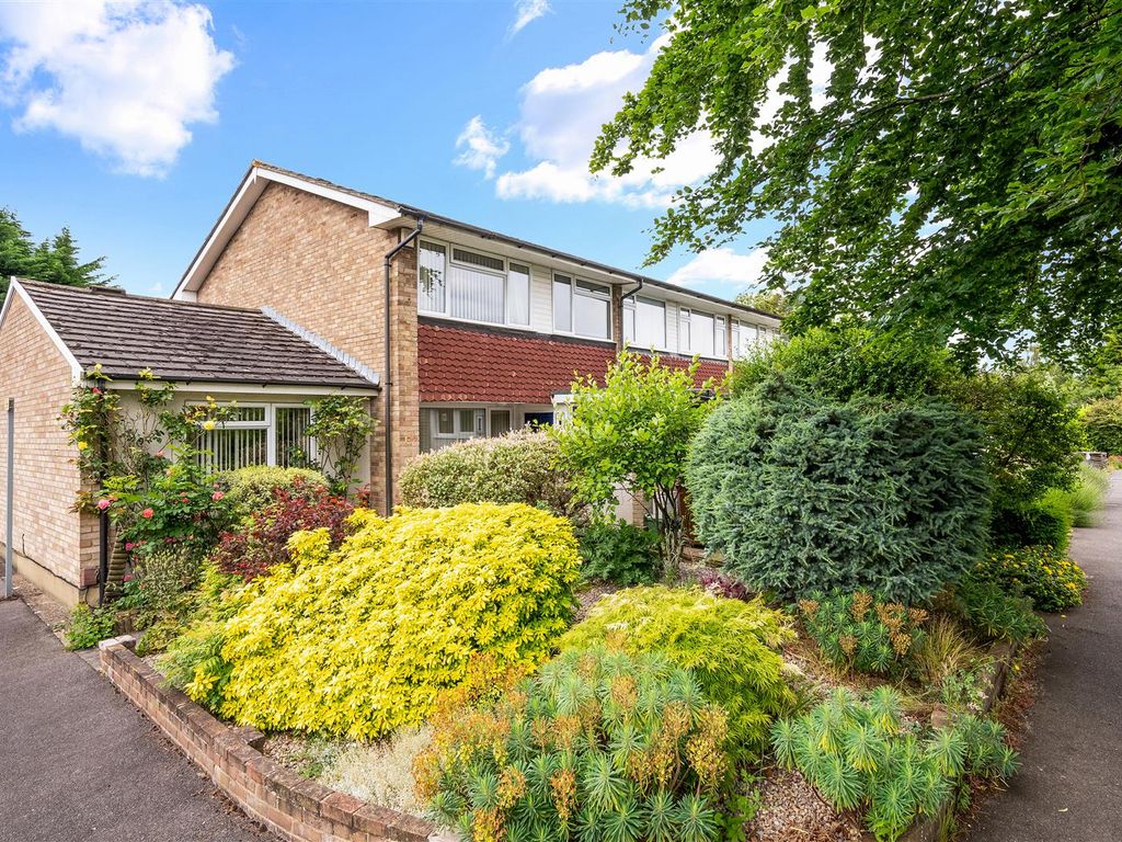 3 bed end terrace house for sale in Marshalls Close, Epsom KT19, £