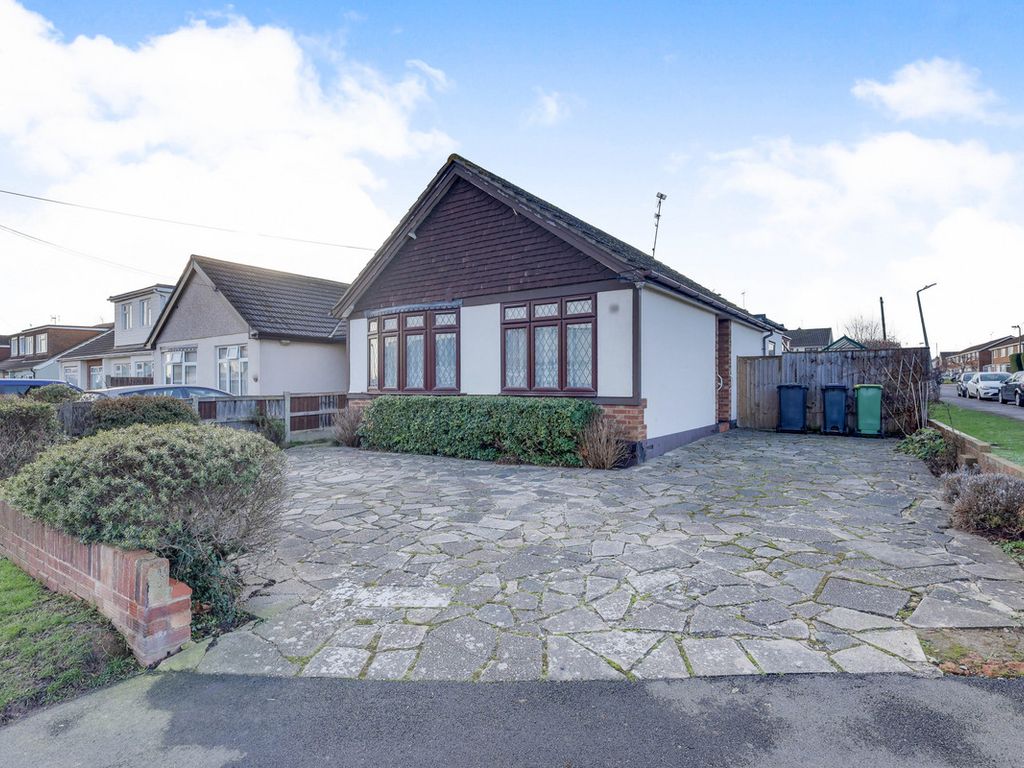 2 bed detached bungalow for sale in Harrogate Road, Hockley SS5 Zoopla