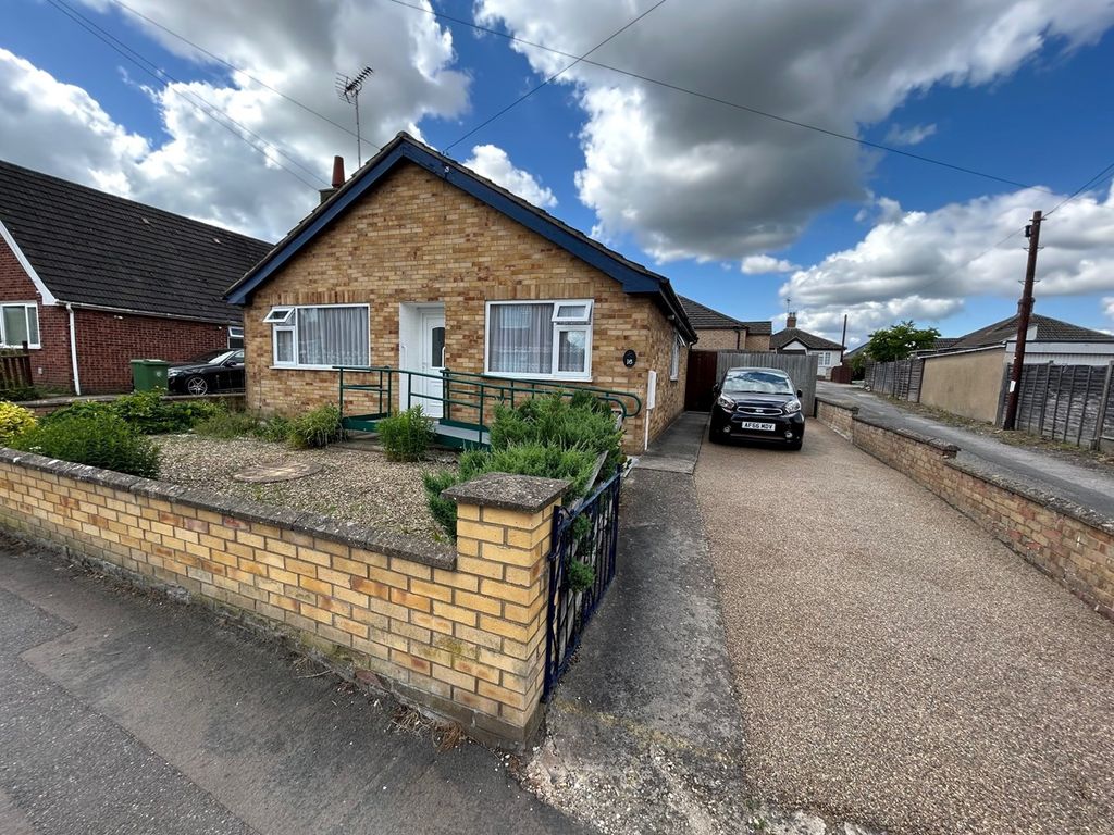 2 bed detached bungalow for sale in Willoughby Road, Bourne PE10, £