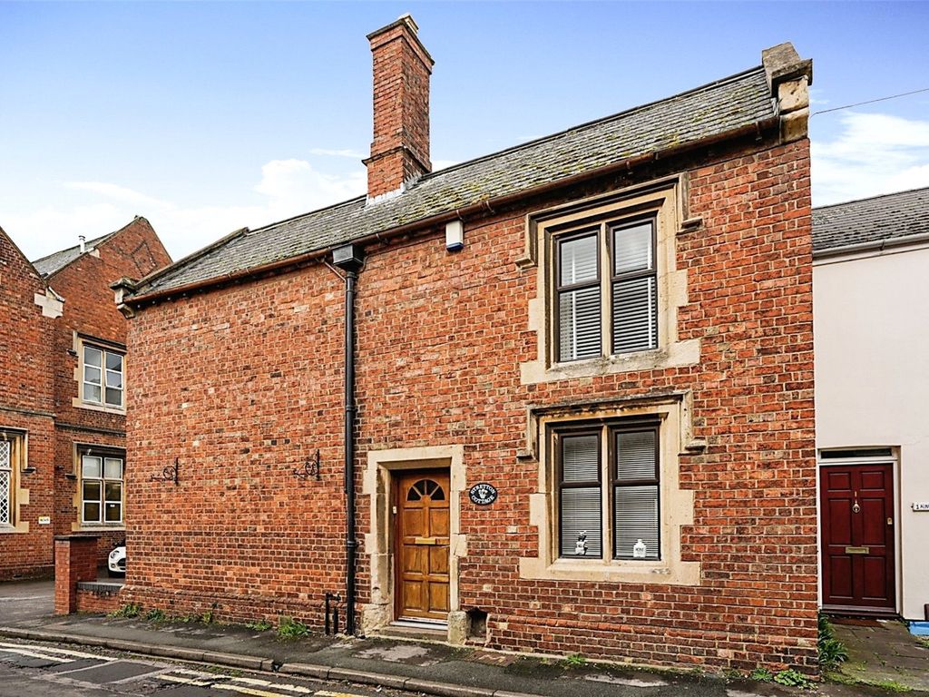 2 bed end terrace house for sale in Knapp Lane, Cheltenham