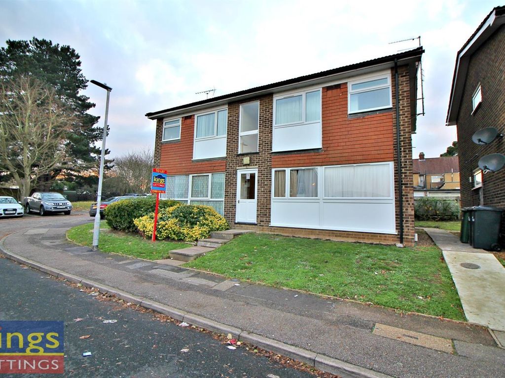 1 bed flat to rent in Berners Way, Broxbourne EN10, £1,000 pcm Zoopla