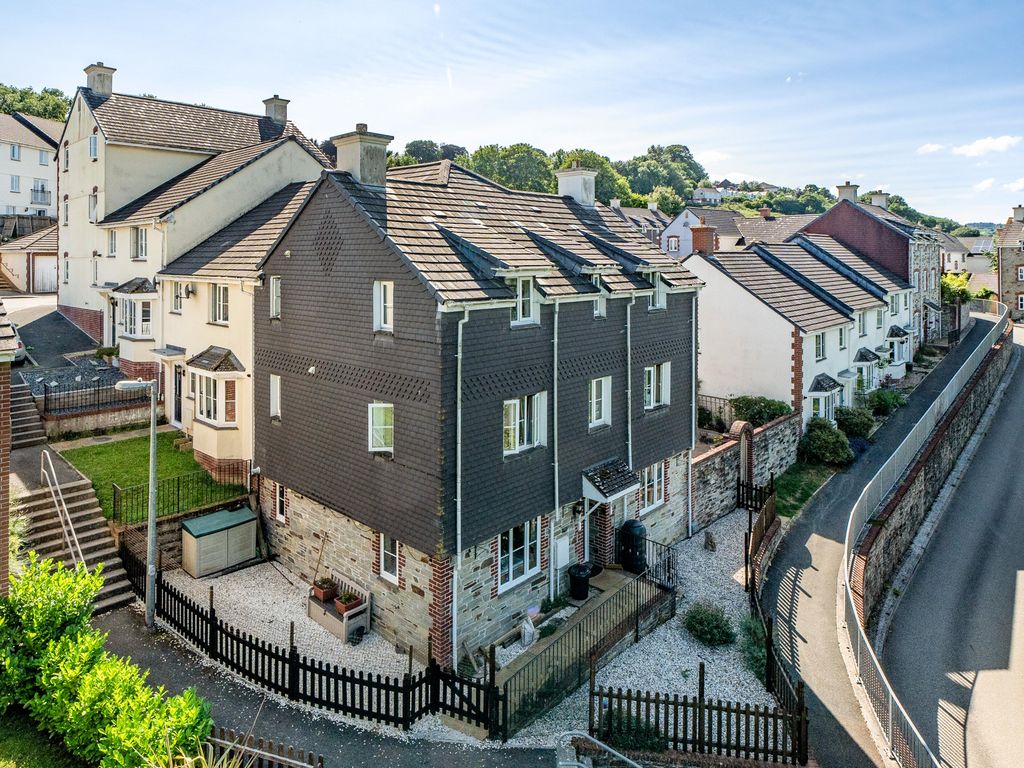 5 bed end terrace house for sale in Kensey Valley Meadow, Launceston