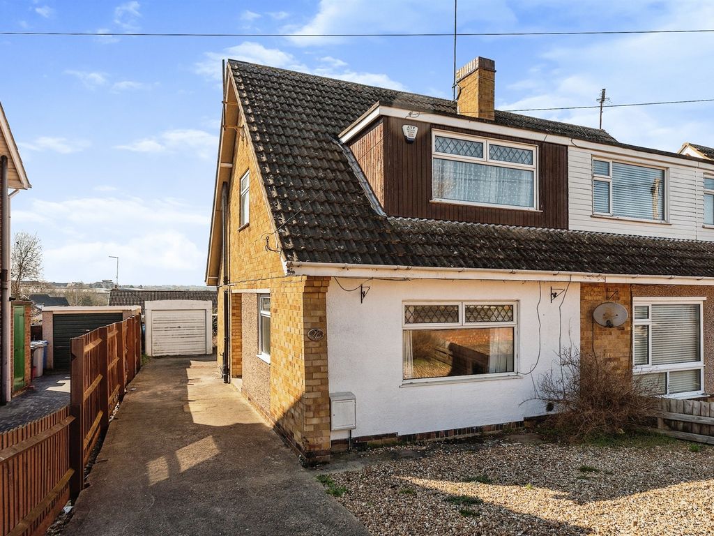 3 bed semidetached bungalow for sale in Orton Road, Barton Seagrave