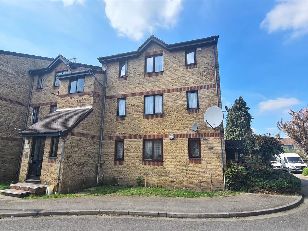 Studio to rent in Martin Close, Edmonton N9 Zoopla