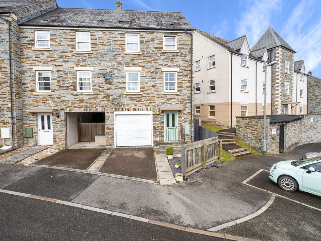 3 bed end terrace house for sale in grassmere way, pillmere, saltash, cornwall pl12