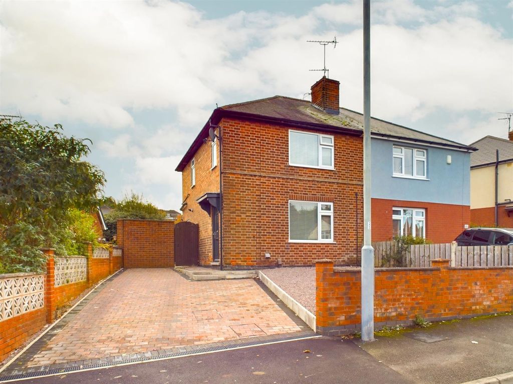 3 bed semidetached house for sale in Foxhill Road, Carlton, Nottingham