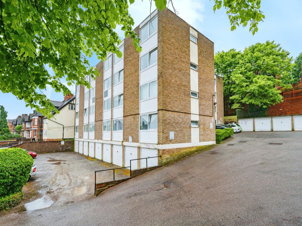 2 bed flat for sale in Downs Road, Luton, Bedfordshire LU1, £160,000