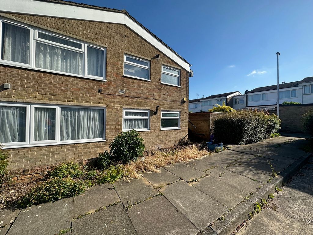 1 bed flat to rent in Five Acres, Harlow CM18 Zoopla