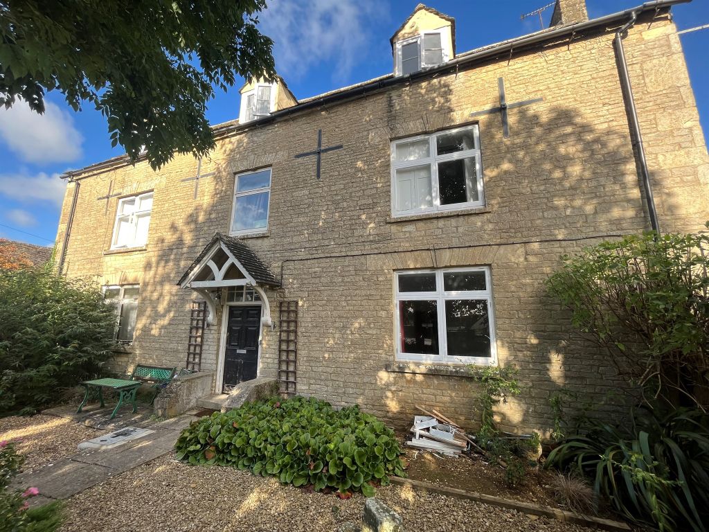 1 bed flat for sale in Lawton Avenue, Carterton OX18, £135,000 Zoopla