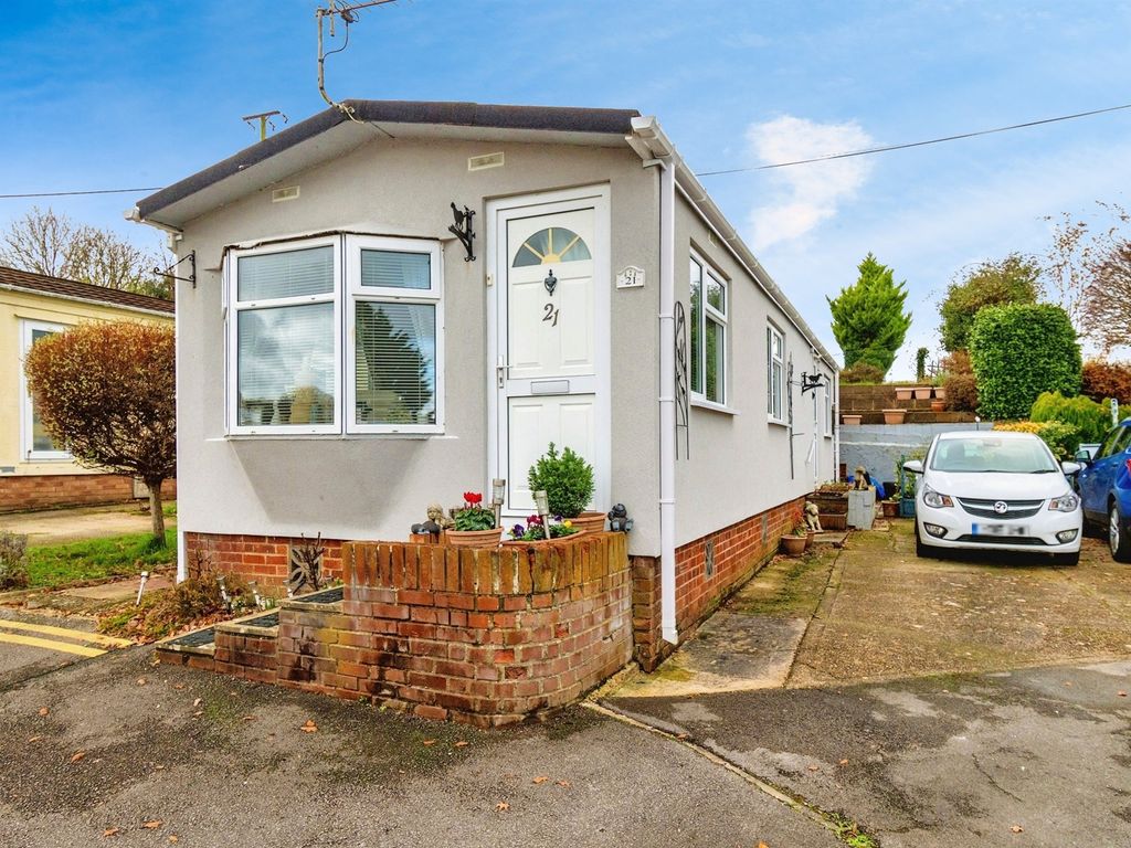 2 bed mobile/park home for sale in Winchester Road, Fair Oak, Eastleigh