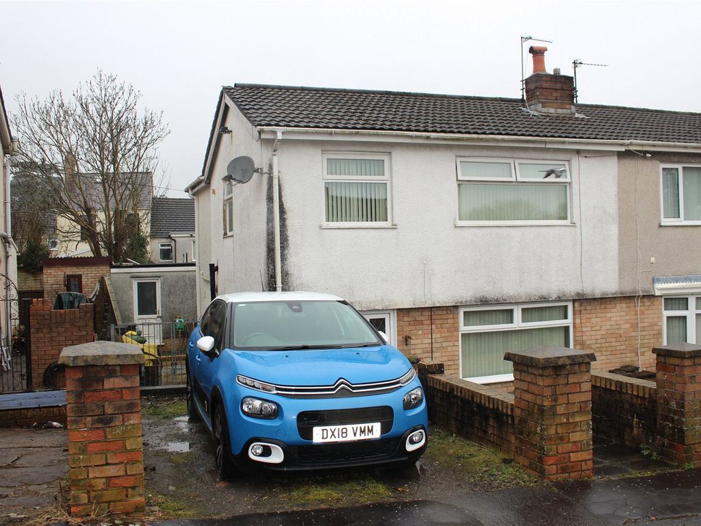 3 bed semidetached house for sale in Springfield Close, Gowerton
