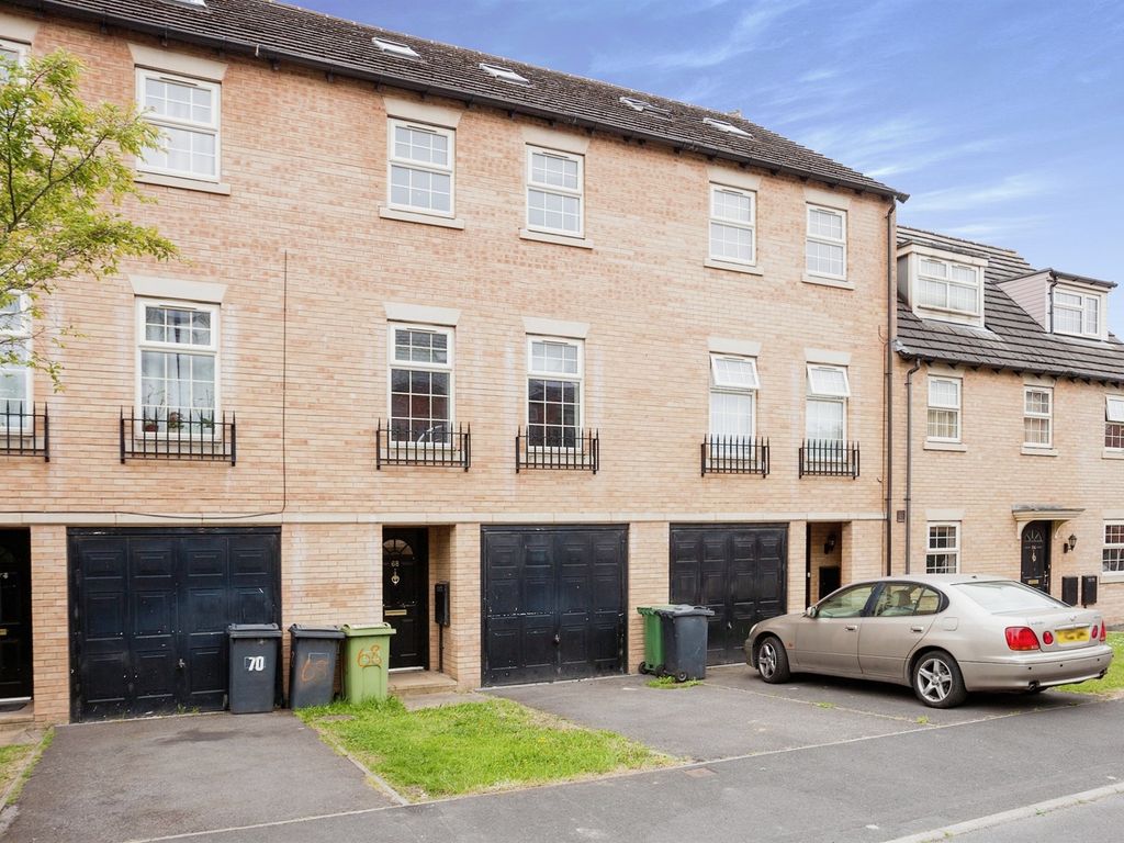 5 bed town house for sale in Broomer Street, Ravensthorpe, Dewsbury