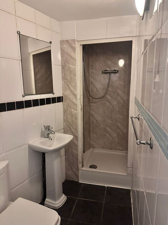 1 bed flat to rent in 310 Wanstead Park Road, Ilford, Essex IG1, £1,200