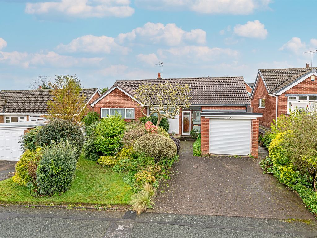 3 bed detached bungalow for sale in Grasmere Road, Frodsham WA6, £