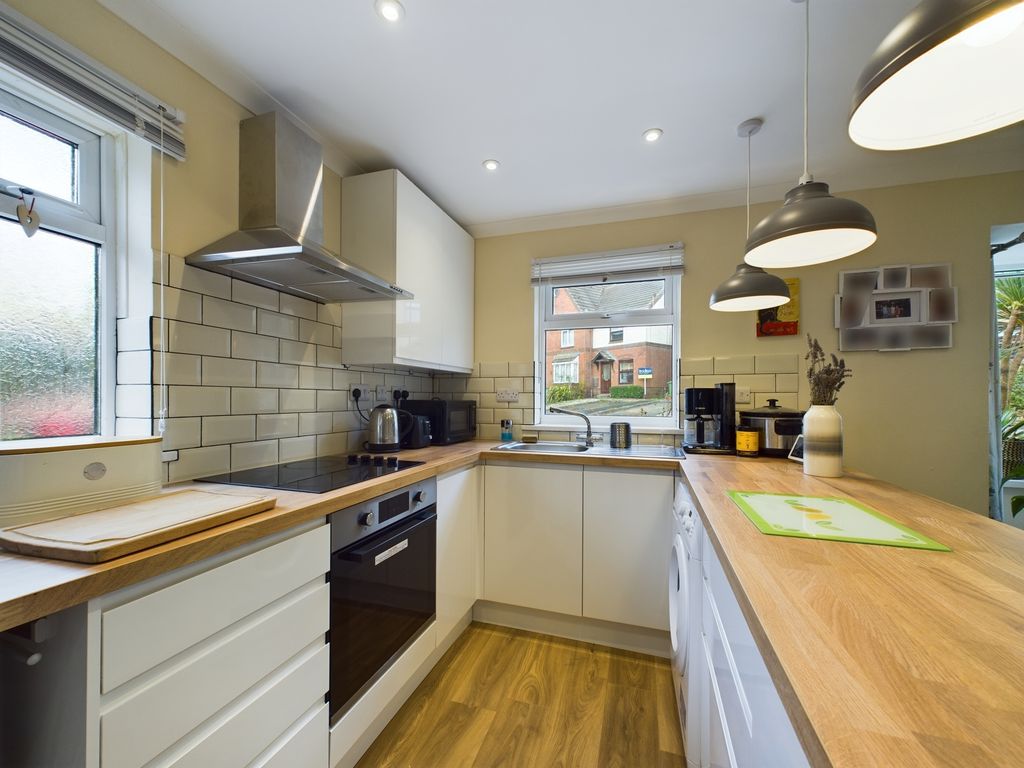 2 bed end terrace house for sale in Walnut Gardens, Plympton, Plymouth PL7, £170,000 Zoopla