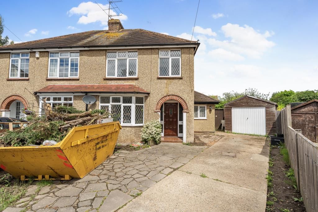 3 bed semidetached house to rent in Maidenhead, Berkshire SL6, £2,000