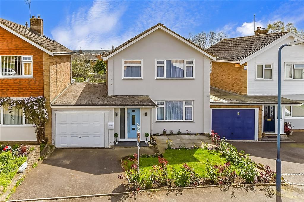 3 bed detached house for sale in Belmont Close, Maidstone, Kent ME16, £