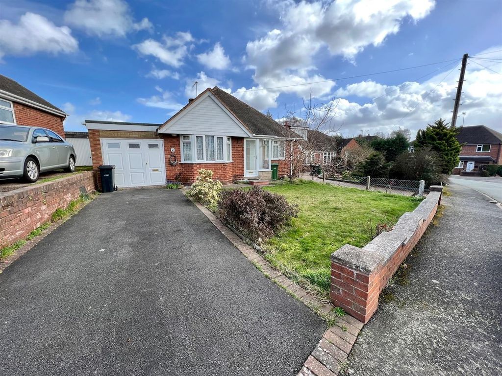 3 bed detached bungalow for sale in Summerfield Avenue, Wall Heath DY6