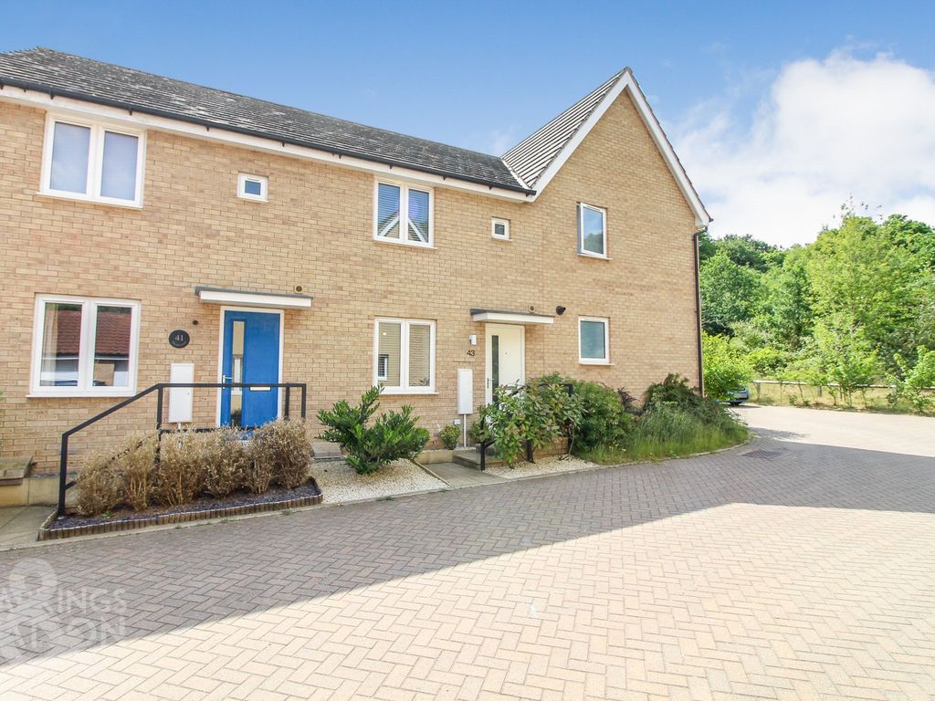 3 bed terraced house for sale in Peacock Grove, Queens Hill, Norwich