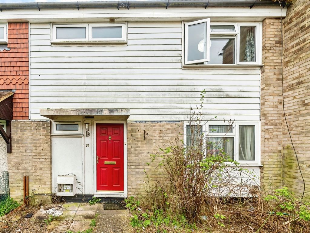 3 bed terraced house for sale in Barnard Crescent, Aylesbury HP21, £