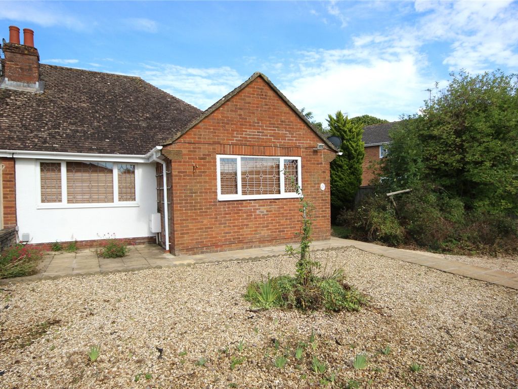 3 bed semidetached bungalow for sale in Wharf Road, Wroughton, Swindon