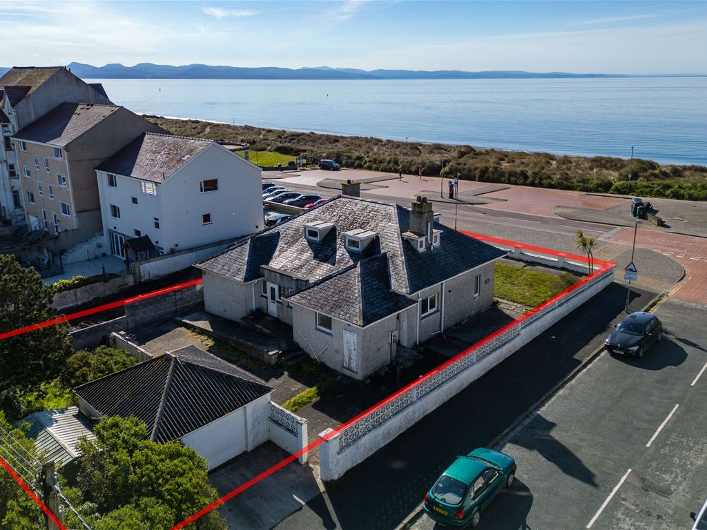 5 bed detached house for sale in South Beach, Pwllheli LL53, £425,000
