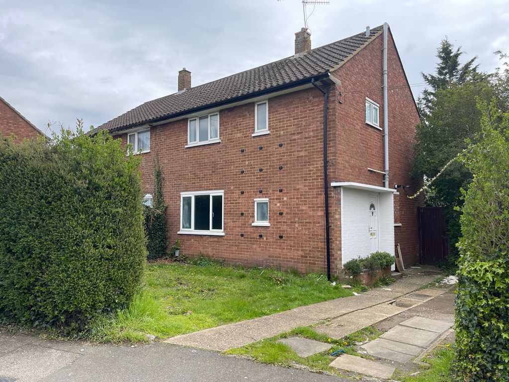 3 bed semidetached house to rent in Birdsfoot Lane, Luton LU3 Zoopla
