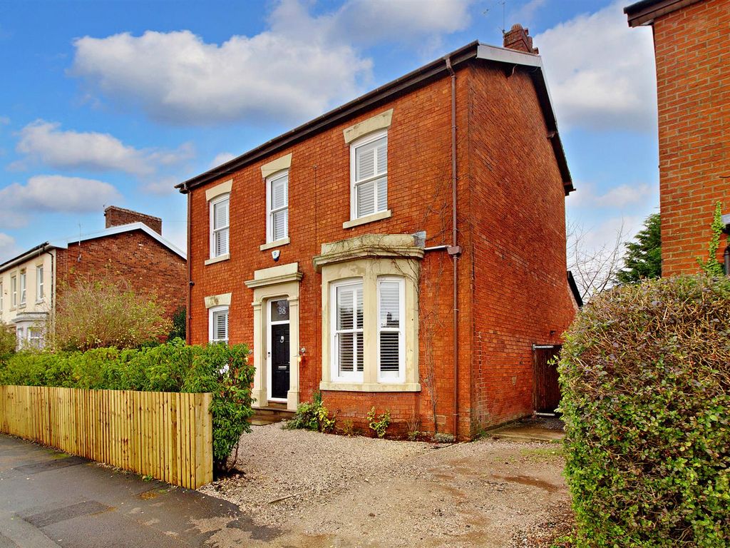 6 bed detached house for sale in Waterloo Road, AshtonOnRibble