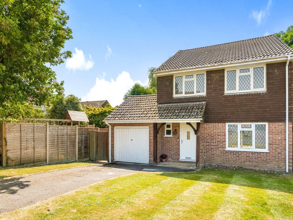 4 bed detached house for sale in Merrow, Guildford, Surrey GU4, £699,000 Zoopla
