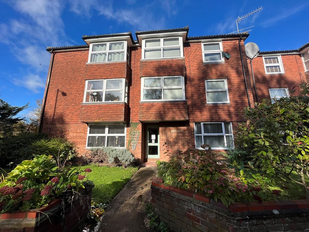 1 bed flat to rent in Blind Lane, Bourne End SL8, £1,000 pcm Zoopla