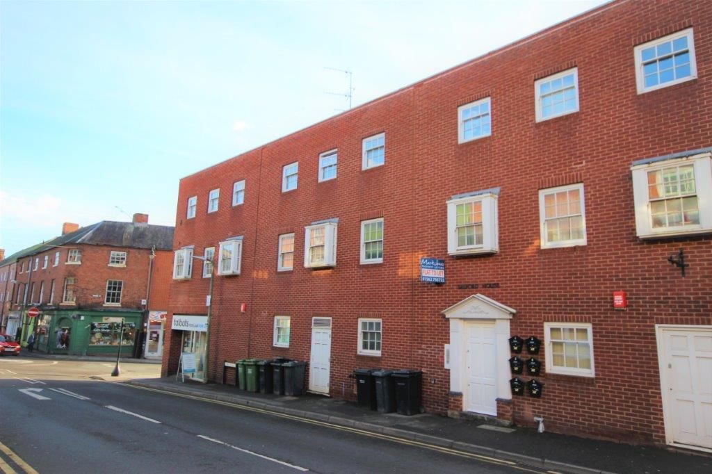 2 bed flat to rent in Bridge Street, StourportOnSevern DY13, £600 pcm