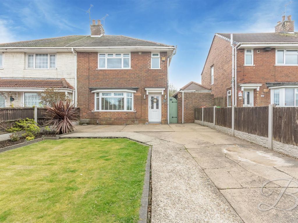 3 bed semidetached house for sale in Leamington Drive, SuttonIn