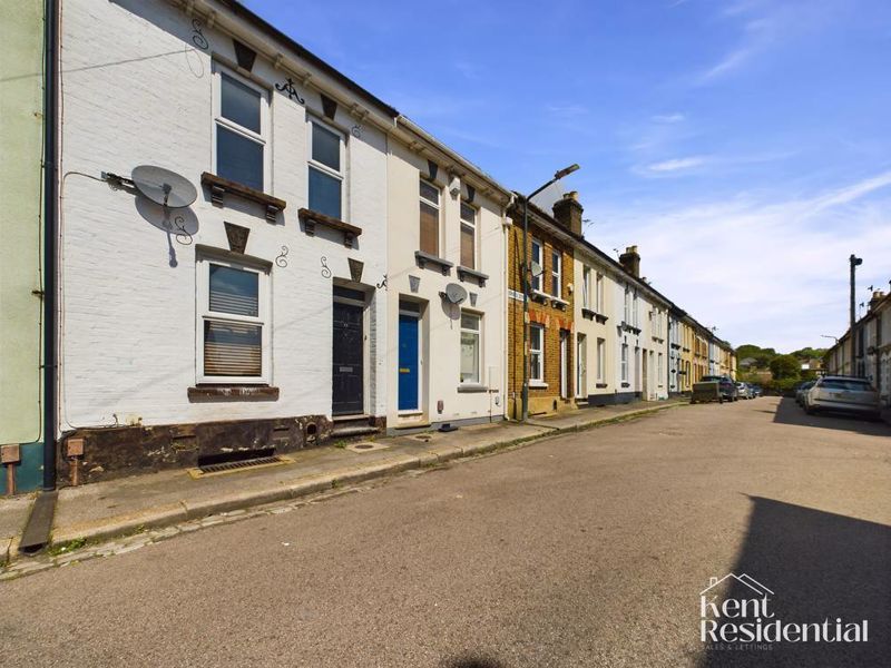 3 bed terraced house for sale in Cross Street, Strood ME2, £205,000