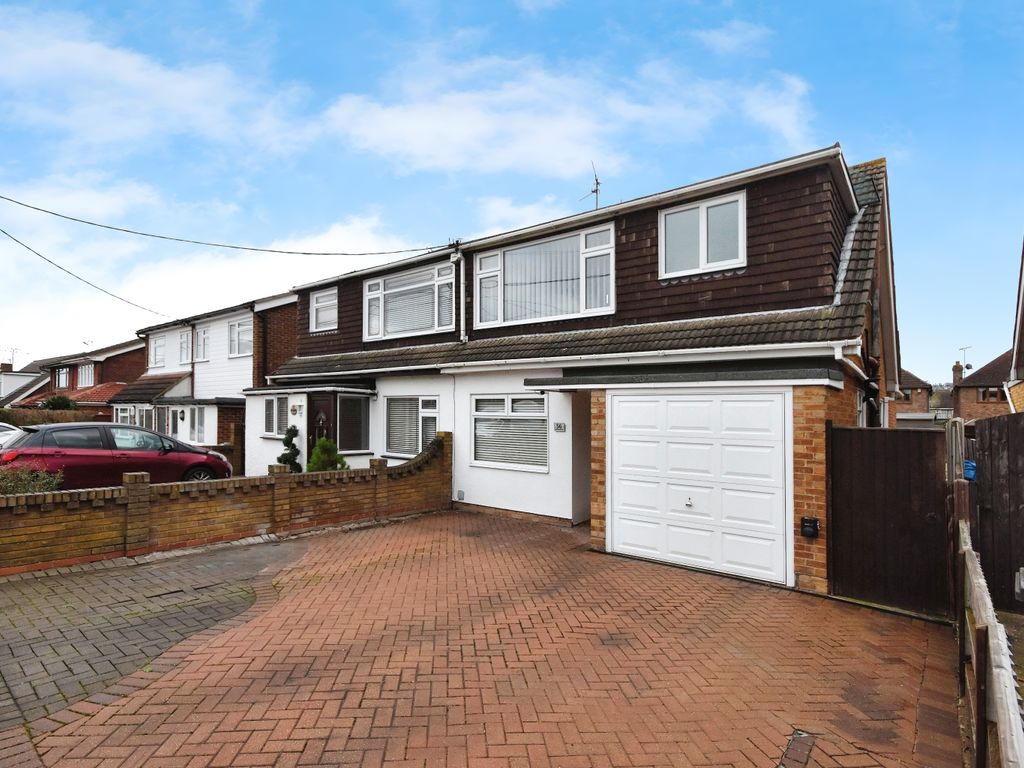 4 bed semidetached house for sale in Crouch Avenue, Hullbridge