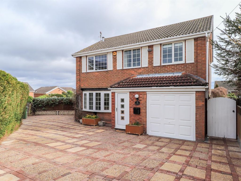 4 bed detached house for sale in Brookfields, Netherton, Wakefield WF4