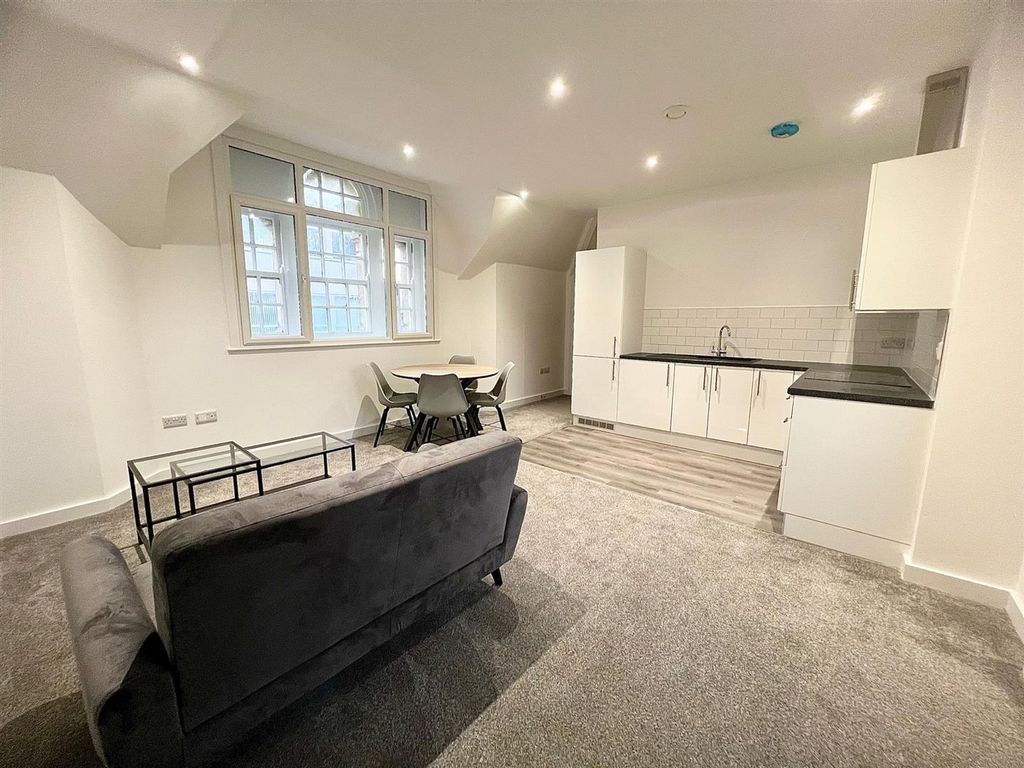 1 bed flat to rent in Middleton Chambers, Lowgate, Hull HU1, £900 pcm