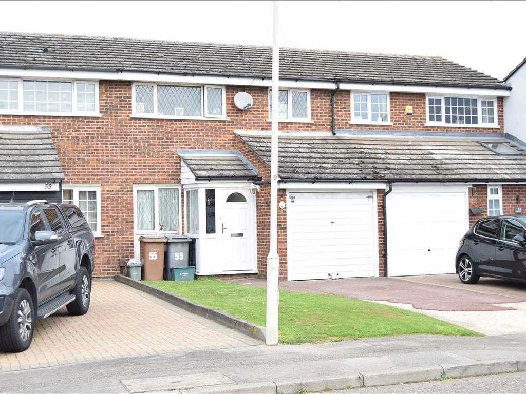 3 bed property for sale in Petunia Crescent, Springfield, Chelmsford