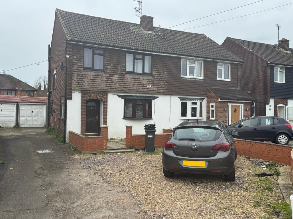 4 bed semidetached house to rent in The Gardens, Feltham TW14, £2,695