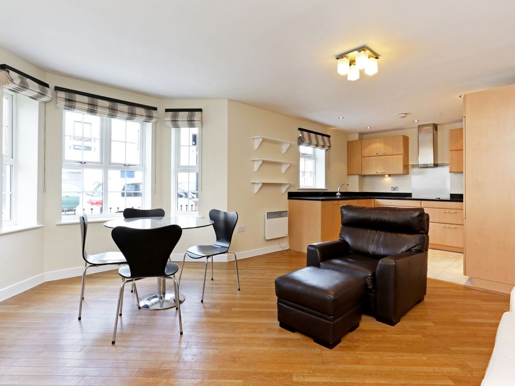 2 bed flat to rent in Graham Road, London W4, £2,500 pcm Zoopla