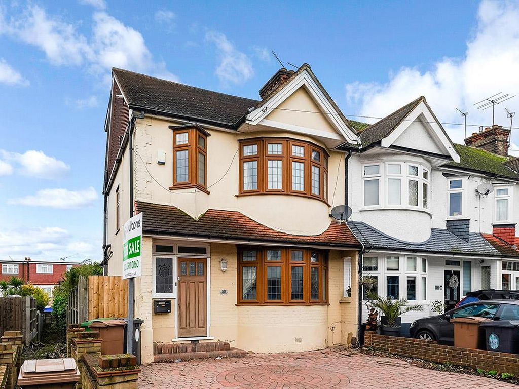 4 bed end terrace house for sale in Waverley Avenue, London E4, £