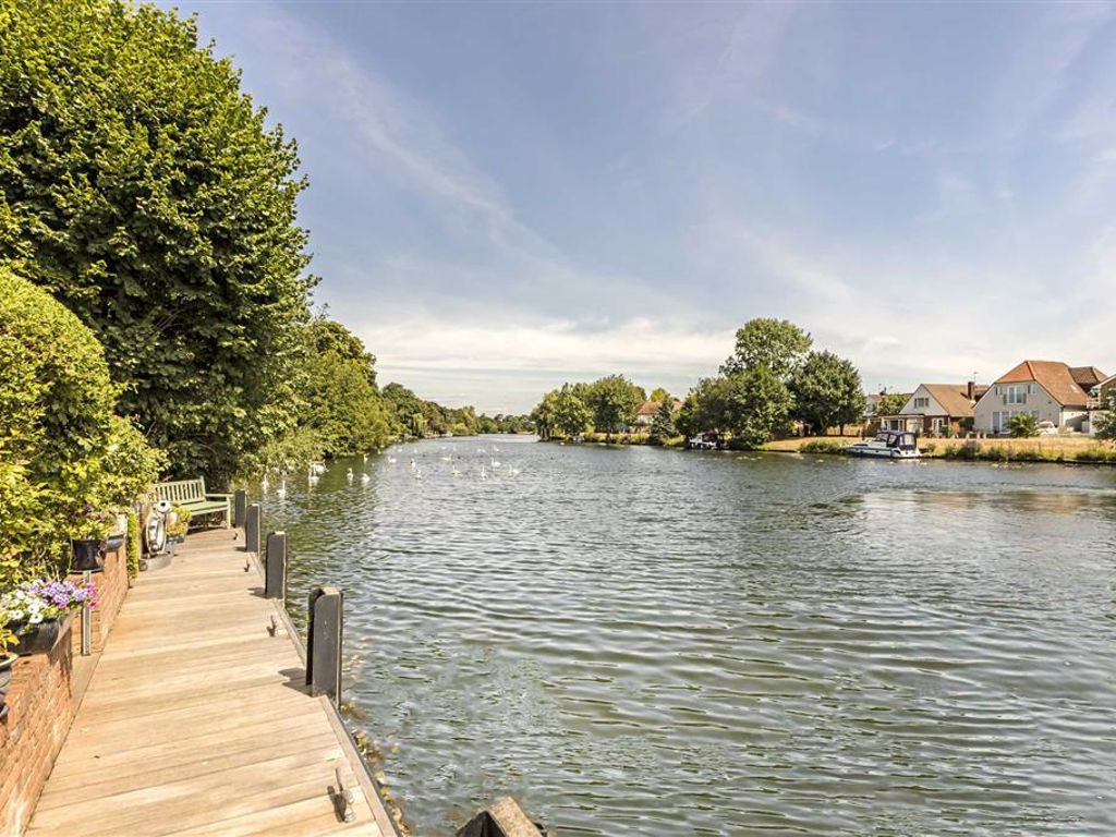 5 bed property for sale in Chertsey Lane, Staines TW18 Zoopla