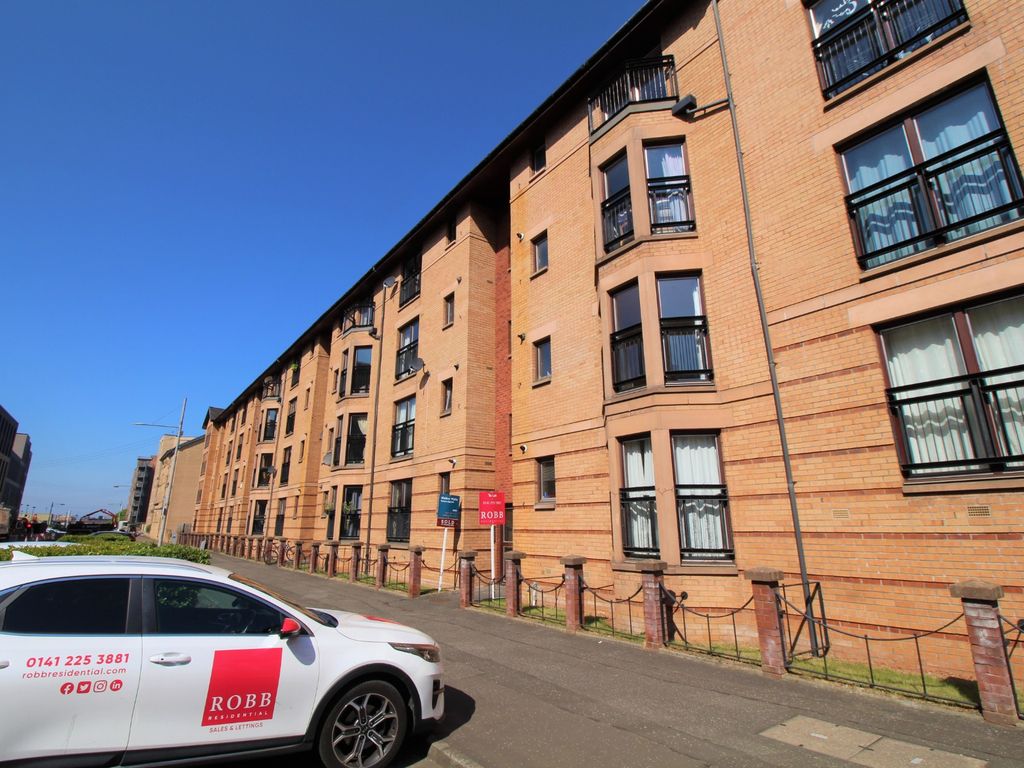 3 bed flat to rent in Kelvinhaugh Street, Yorkhill, Glasgow G3, £1,800