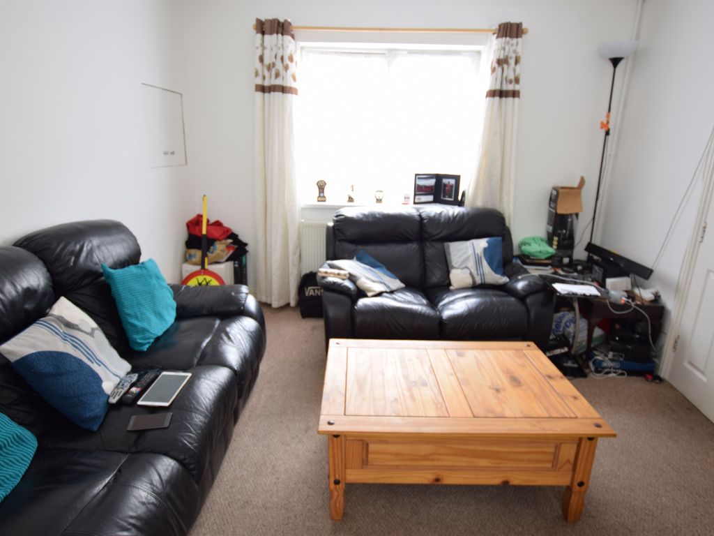 4 bed terraced house for sale in Commercial Road, Llanhilleth