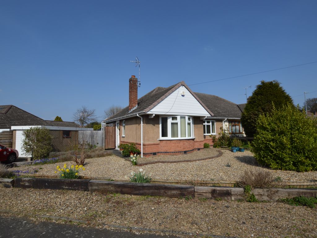 2 bed bungalow for sale in drury lane, oadby, leicester, leicestershire le2