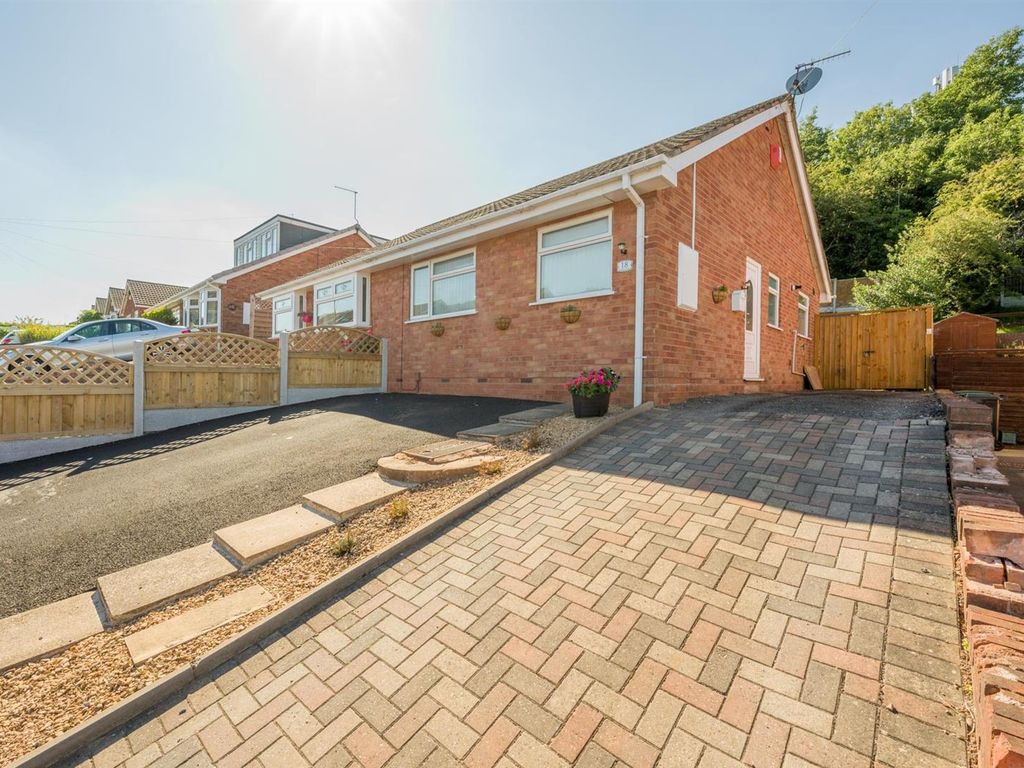 2 bed semidetached bungalow for sale in Ragees Road, Kingswinford DY6