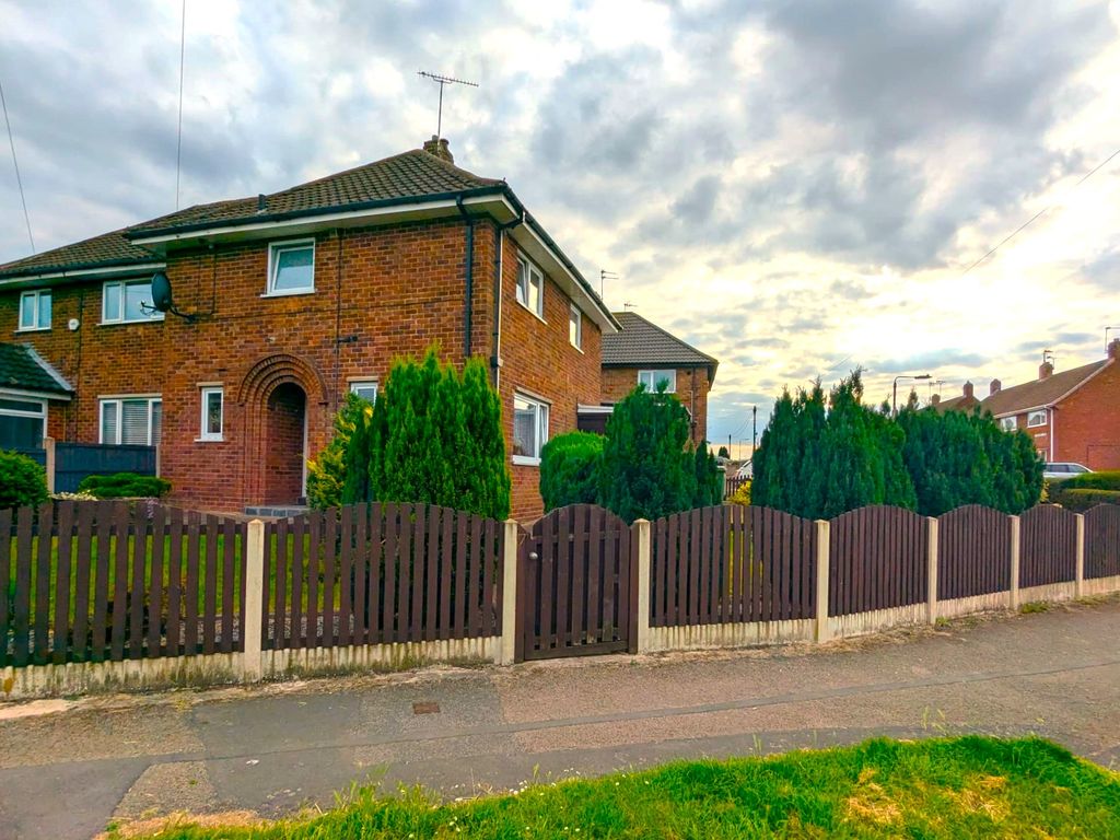 3 bed semidetached house for sale in Vale Avenue, Mansfield