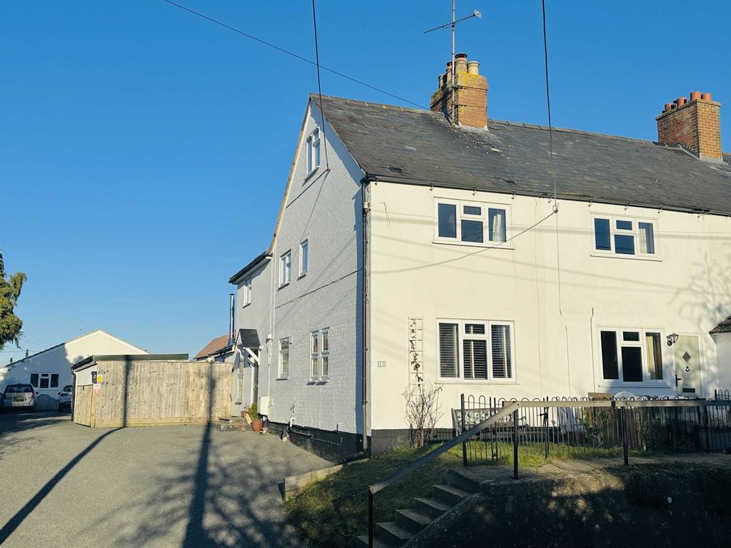 4 bed end terrace house for sale in Ilges Lane, Cholsey OX10, £475,000