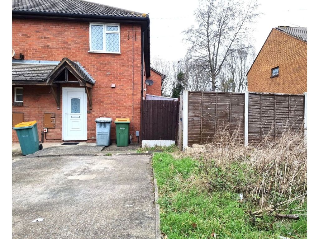 1 bed terraced house for sale in Canterbury Close, London E6, £325,000