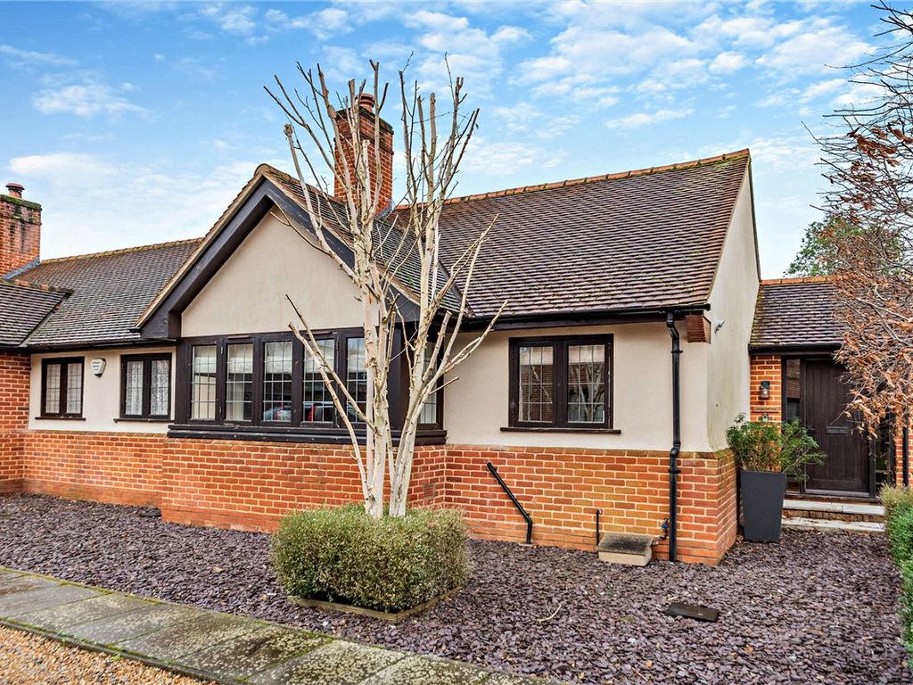 2 bed bungalow for sale in Little London Road, Silchester, Reading